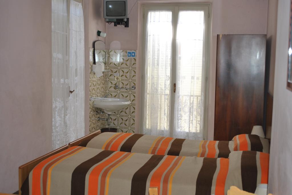 Albergo Alla Rocca Garda  Zimmer foto